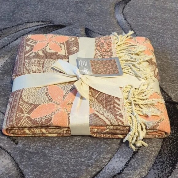 Disney Parks Moana Spotlight Kakamora Waves Flowers Throw brand new - Picture 5 of 16